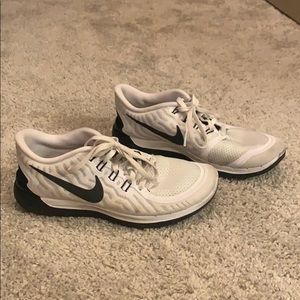 Nike white & black running sneakers